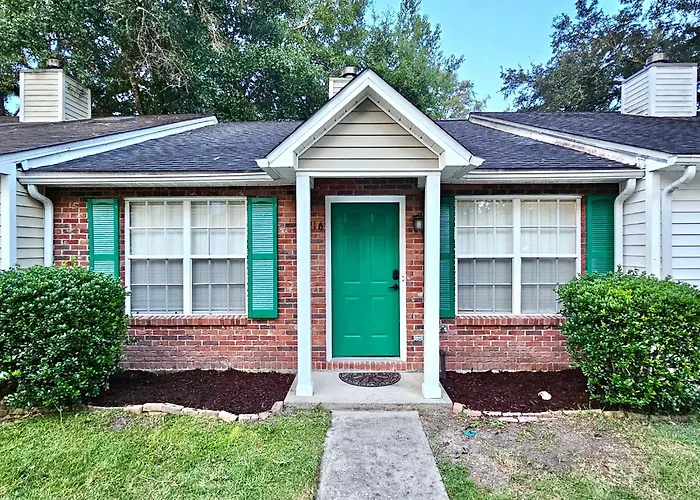 Pristine Elegance Meets Chic Charm! Сasa de vacaciones Tallahassee